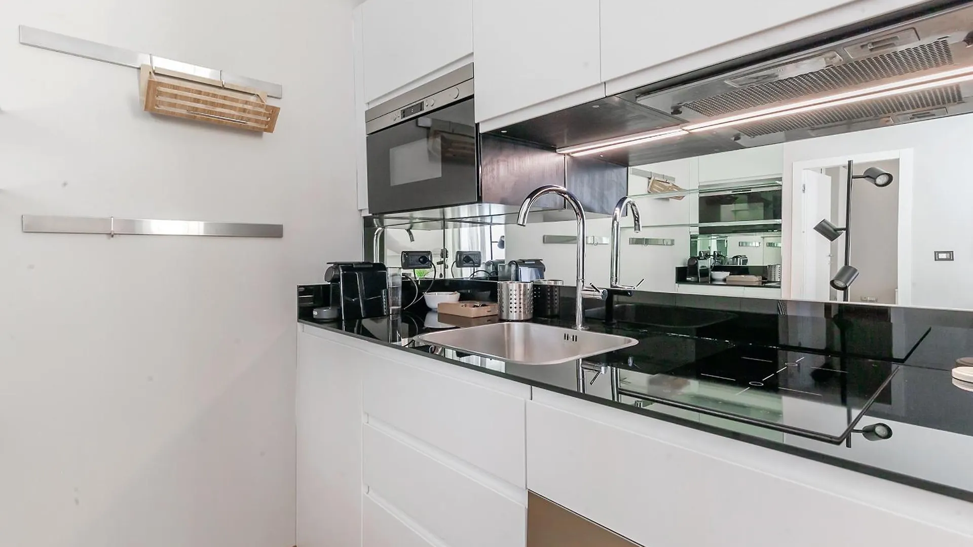 San Babila Executive Suite - Discover The Historic Centre Of Milano 0*, 밀라노