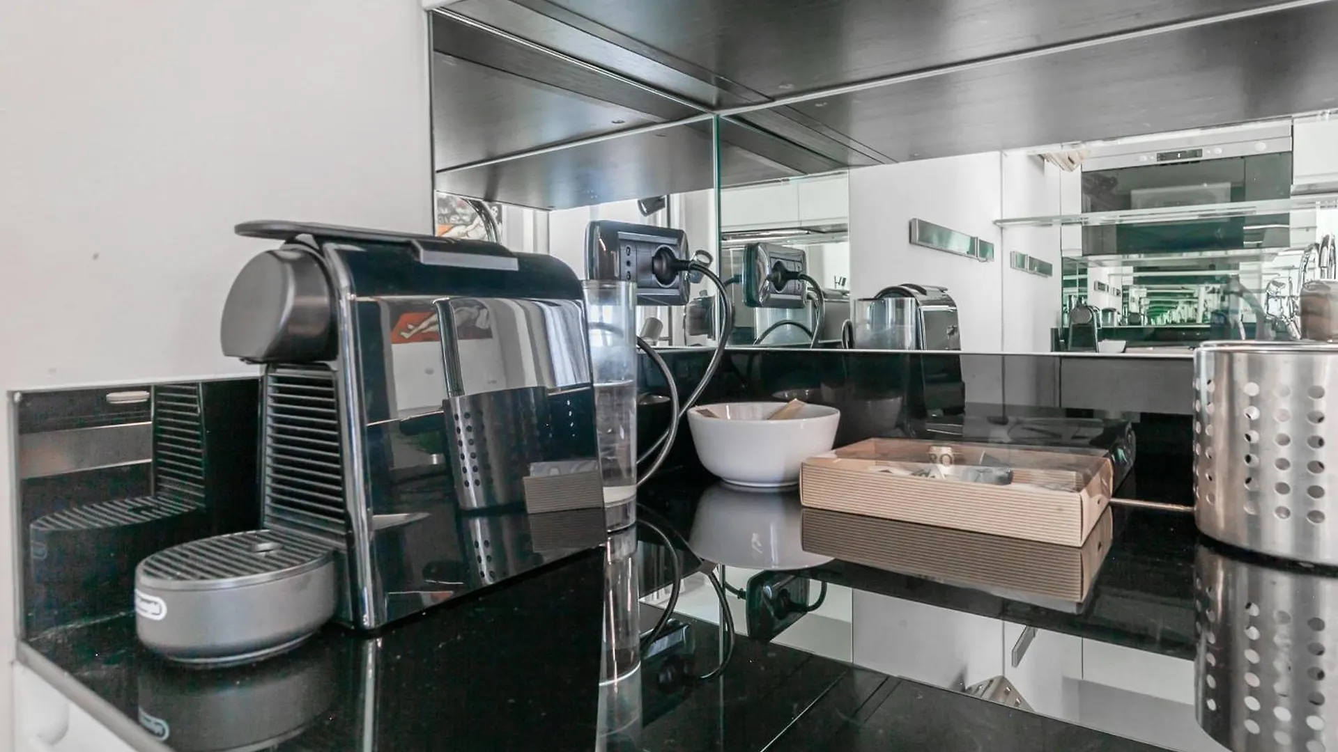San Babila Executive Suite - Discover The Historic Centre Of Milano 밀라노