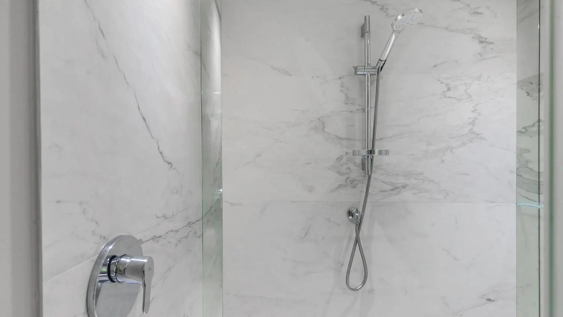 San Babila Executive Suite - Discover The Historic Centre Of Milano 0*, 밀라노